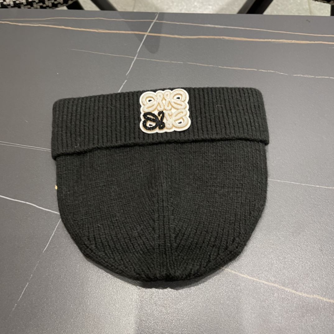 Loewe Caps